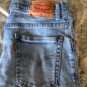 Light wash denim Levi jeans